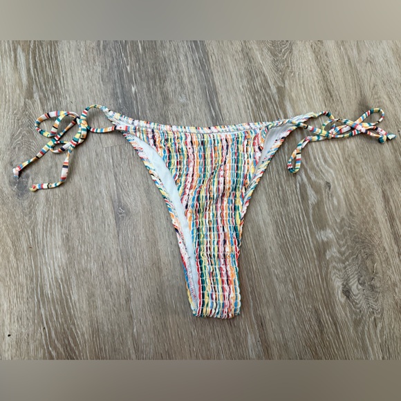 Striped bikini - Picture 4 of 4